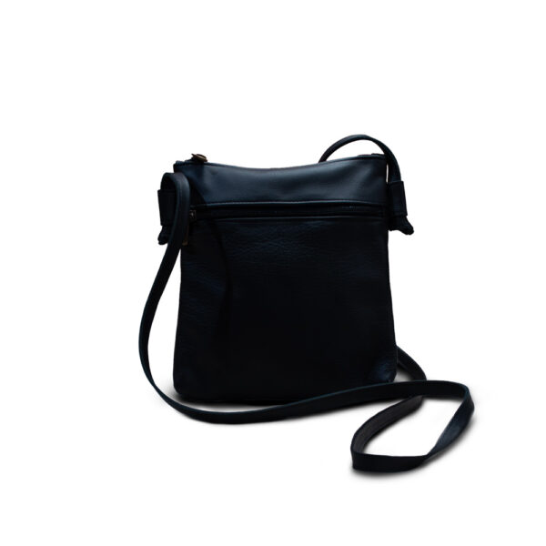 Modelo bolso bandolera
